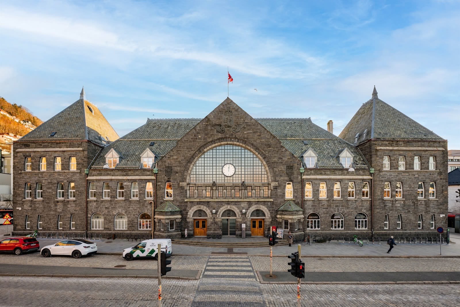 Moderne kontorlokaler på kollektivknutepunkt midt i Bergen Sentrum