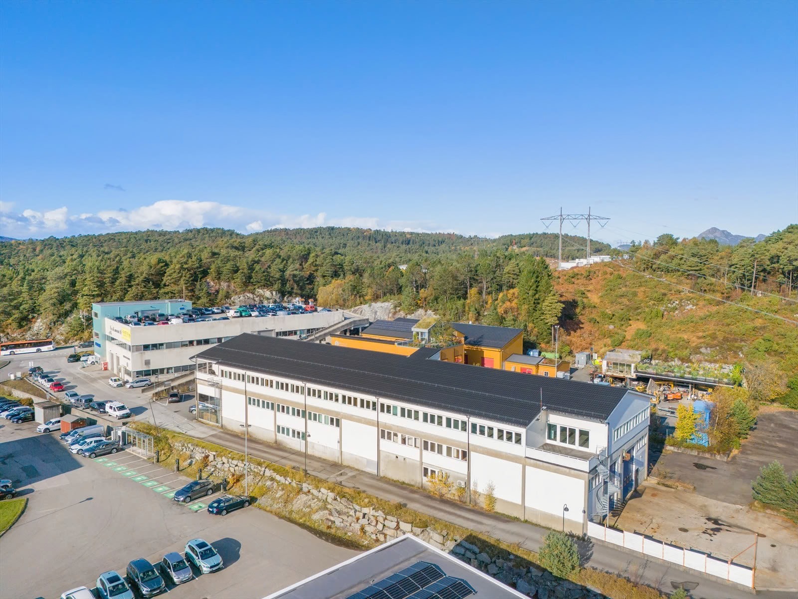 Rimelige kontorlokaler i toppetasje på Kokstad.