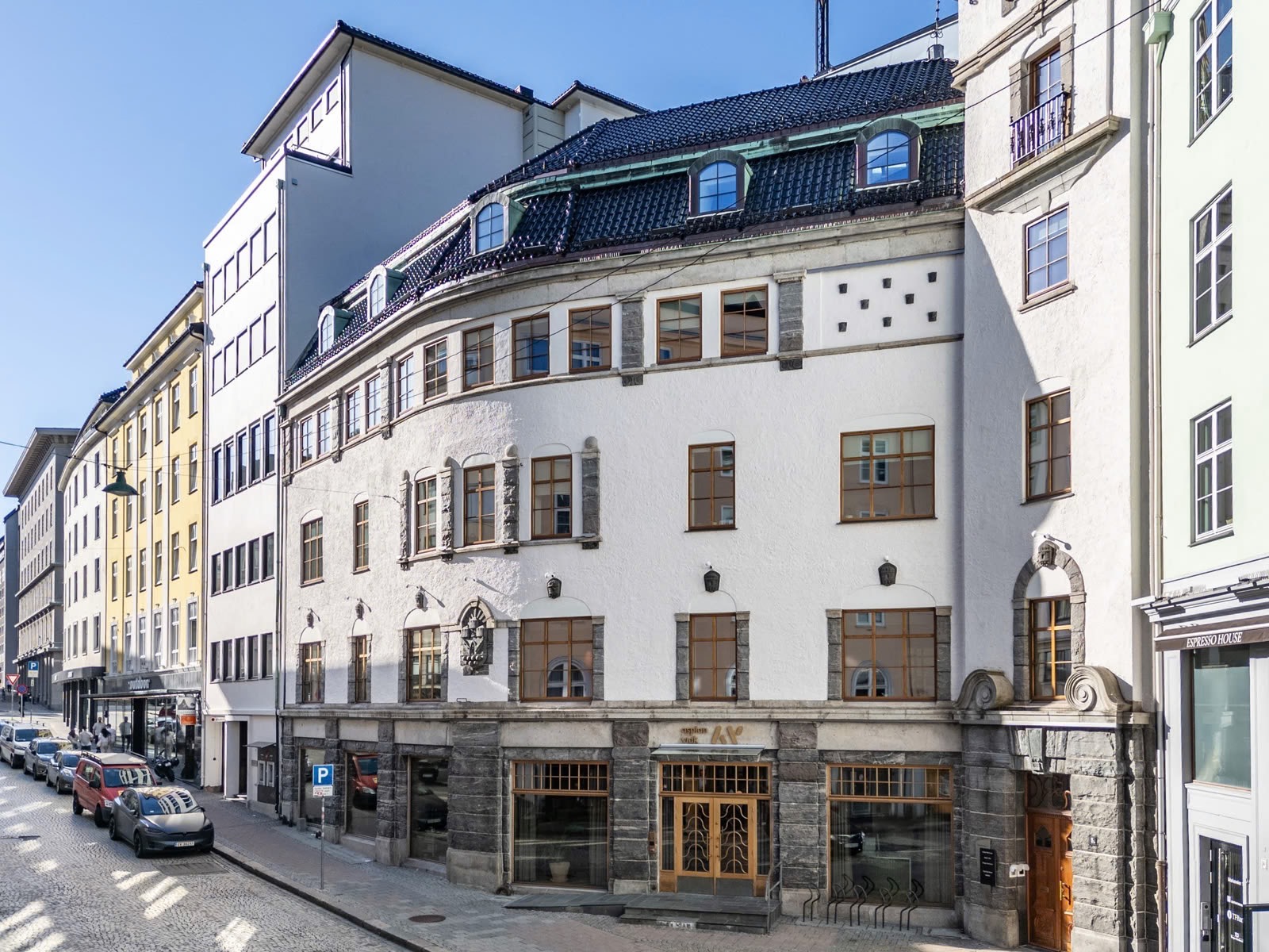 Din nye arbeidsplass på Torgallmenningen der byen pulserer