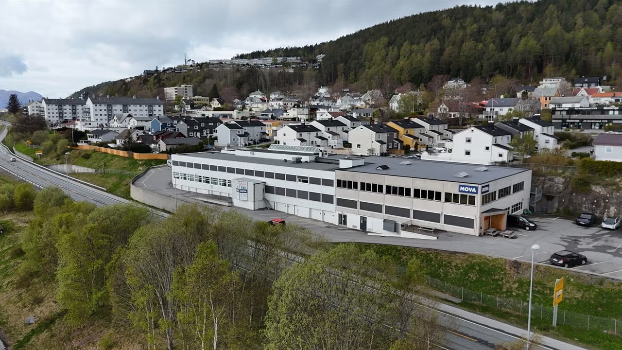 Store og fine kontorlokaler med sentral beliggenhet til leie
