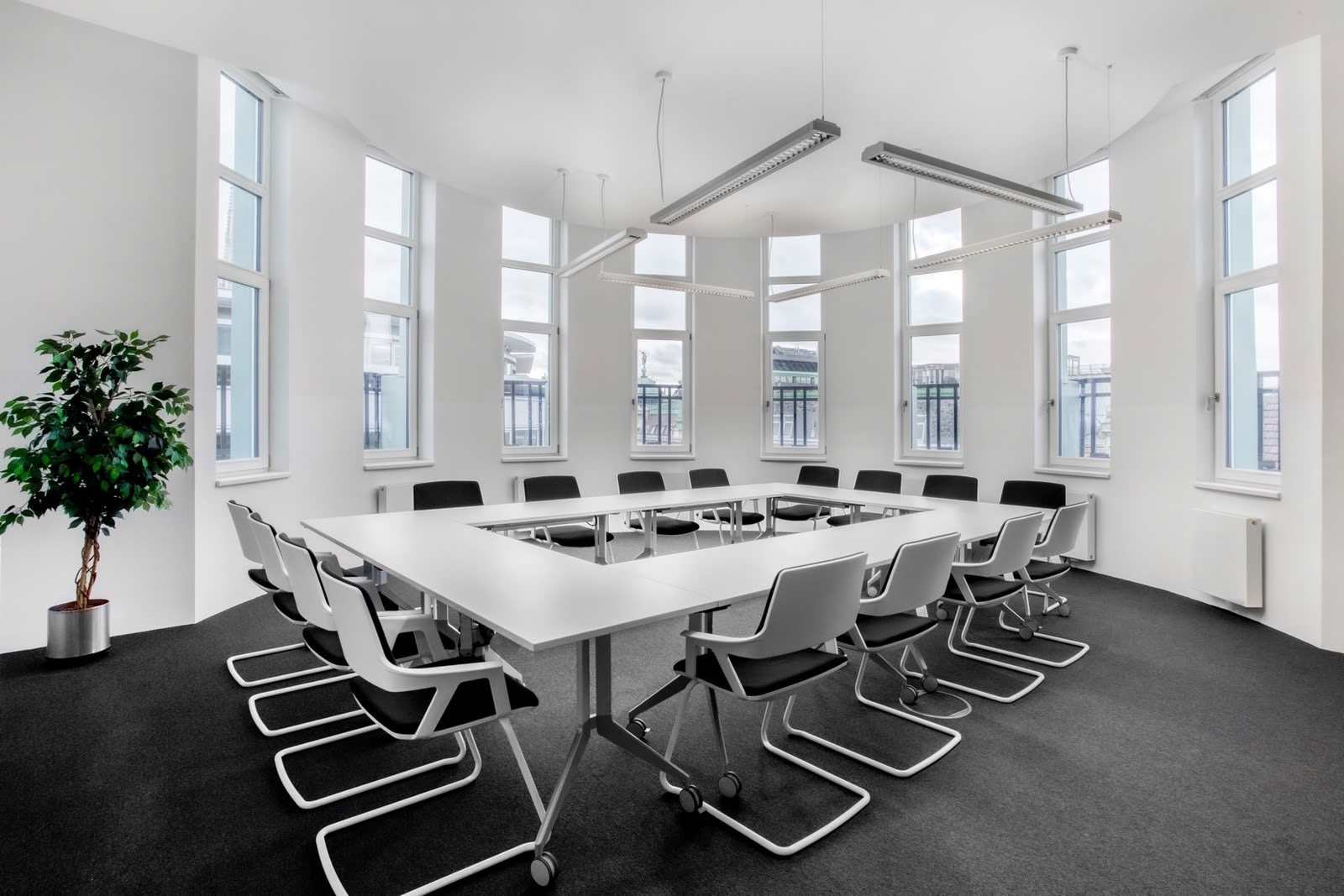 Plass i et åpent kontorlandskap for 4 personer i Regus Damsgårdsveien